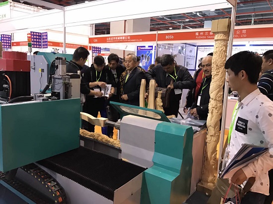 参观数控木工车床